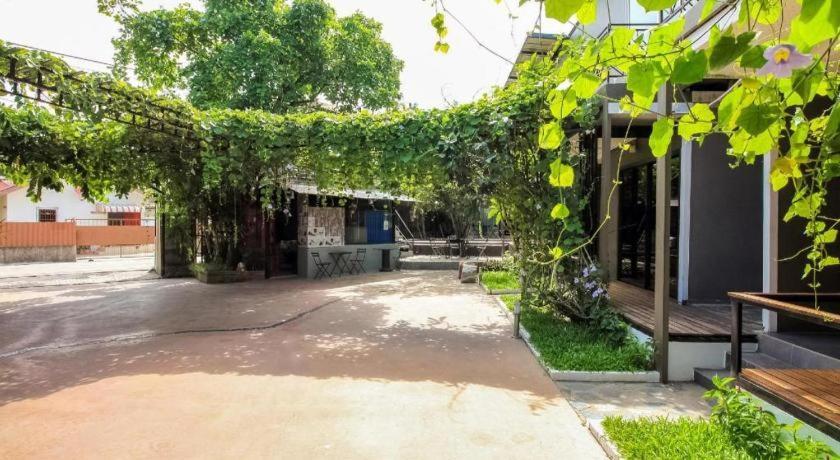 Oyo 271 The Resort Romklao Bangkok Exterior foto
