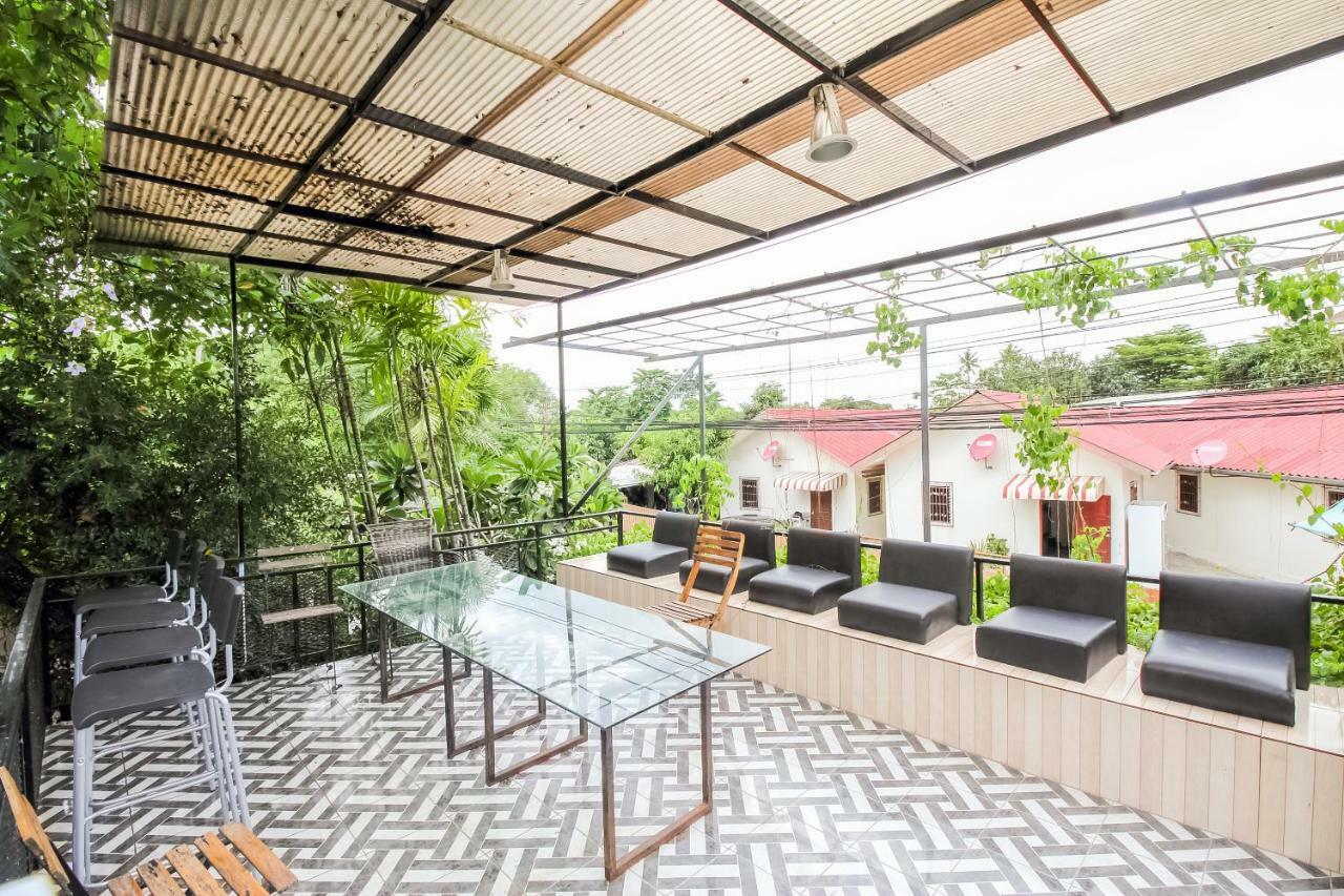 Oyo 271 The Resort Romklao Bangkok Exterior foto